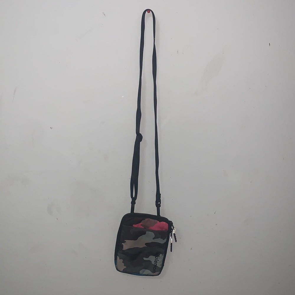 Small lululemon crossover bag